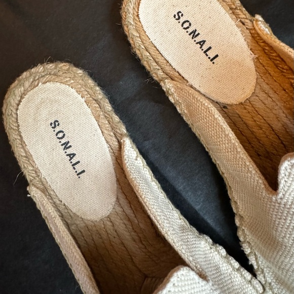 S.O.N.A.L.I Bee Happy espadrilles, NWT, never worn, size 40 - Picture 2 of 3